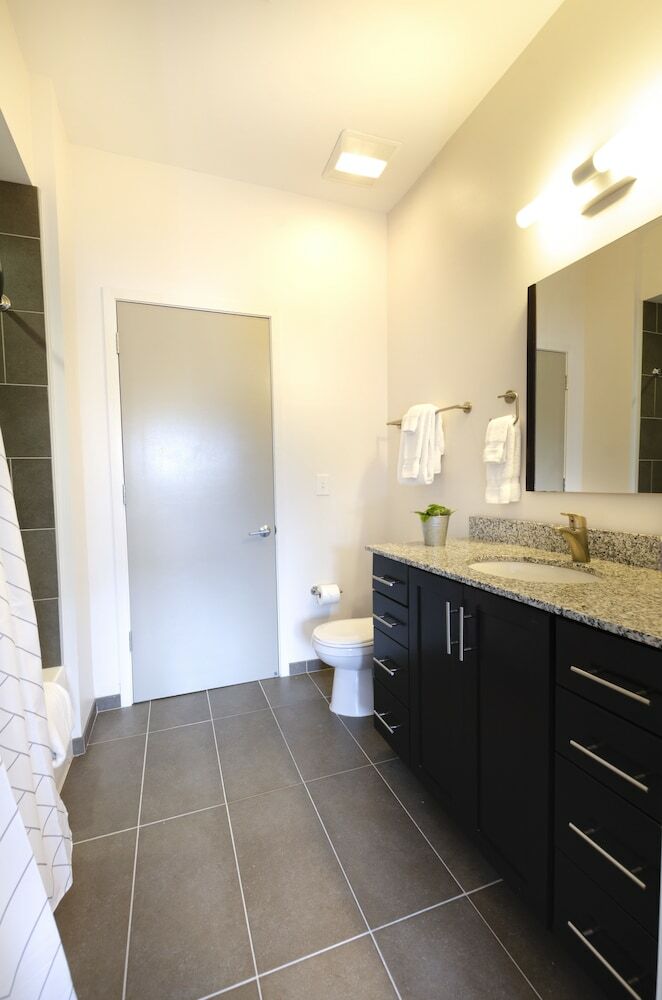 Acklen Luxury Condos By Hosteeva