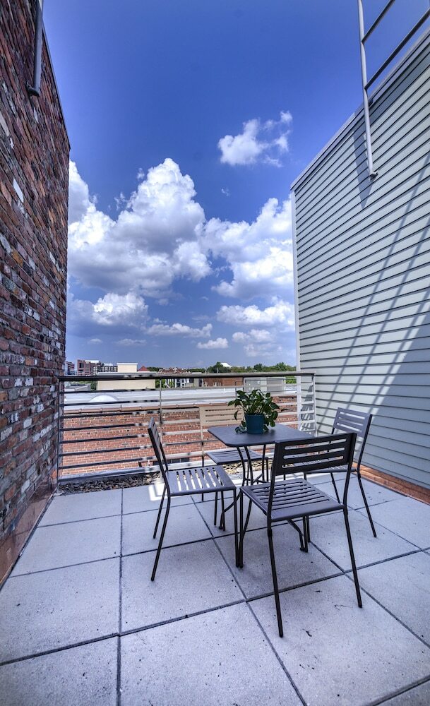 Acklen Luxury Condos By Hosteeva