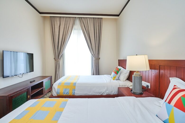 Hotel Oyo Home 89377 The Platinum Suites