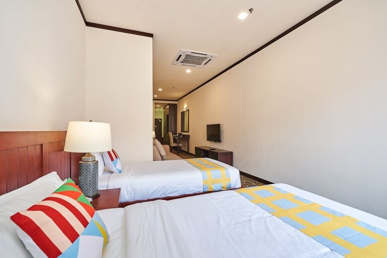 Hotel Oyo Home 89377 The Platinum Suites