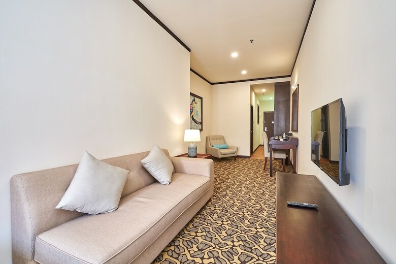 Hotel Oyo Home 89377 The Platinum Suites