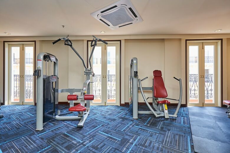 Hotel Oyo Home 89377 The Platinum Suites