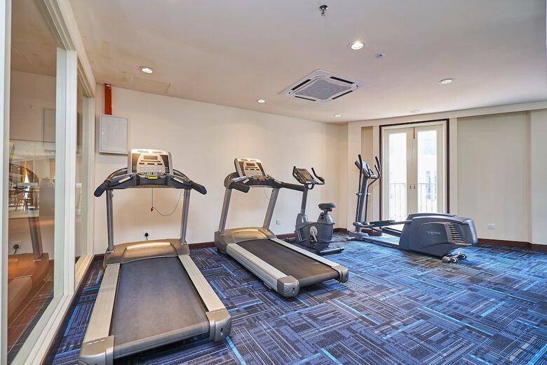 Hotel Oyo Home 89377 The Platinum Suites