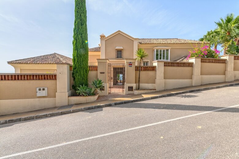 Solaga - Villa Los Monteros