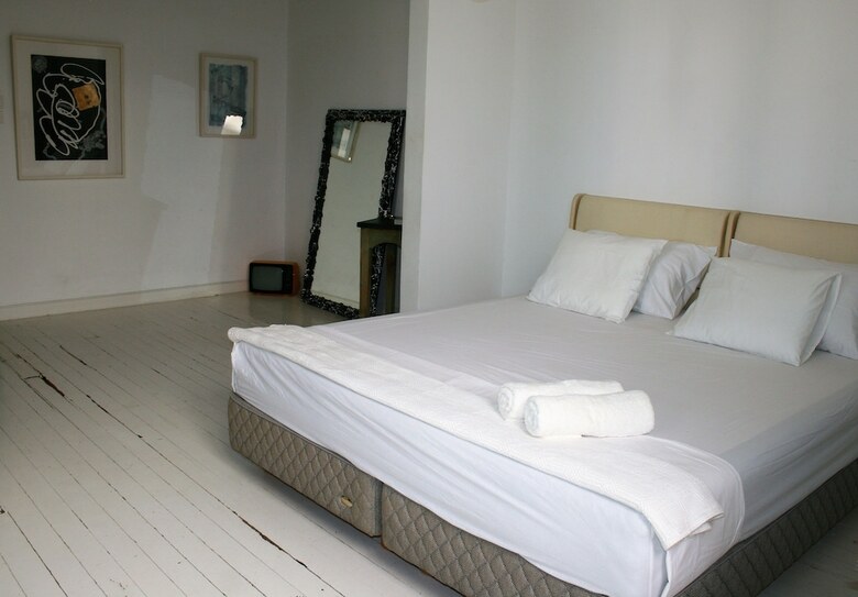 Apartamentos Neoclassical Art-house Bhive