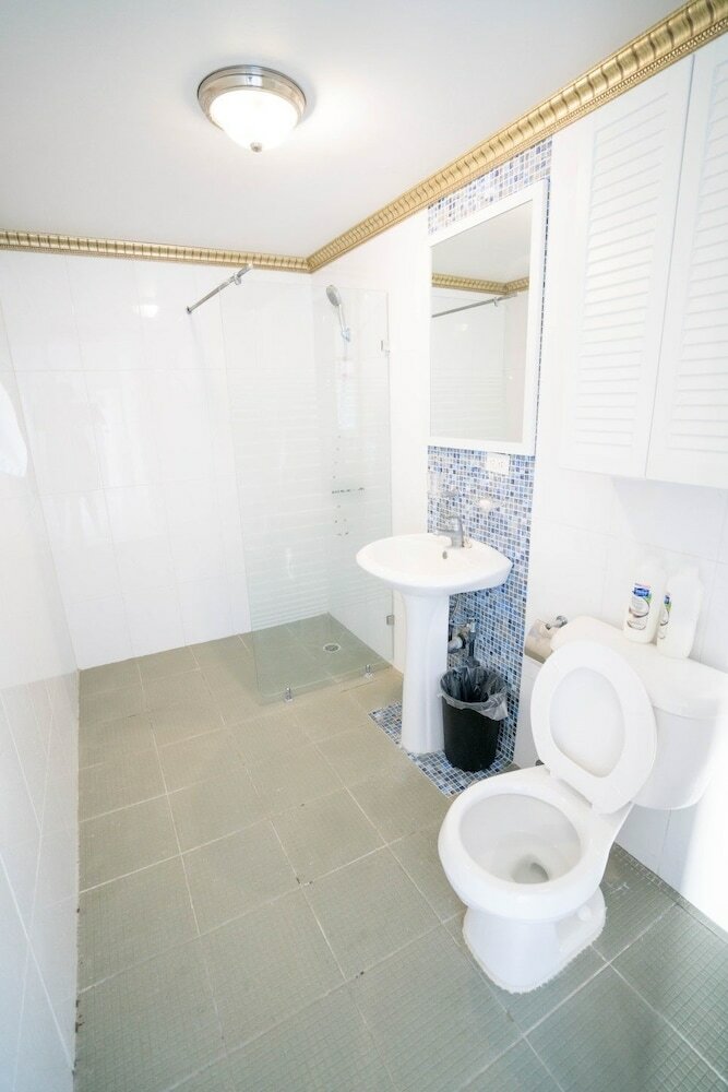 Hotel Karis Villa