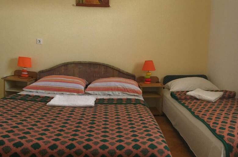 Hostal Apartments & Hostel Zdrava Hrana