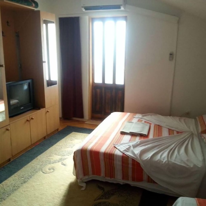 Hostal Apartments & Hostel Zdrava Hrana