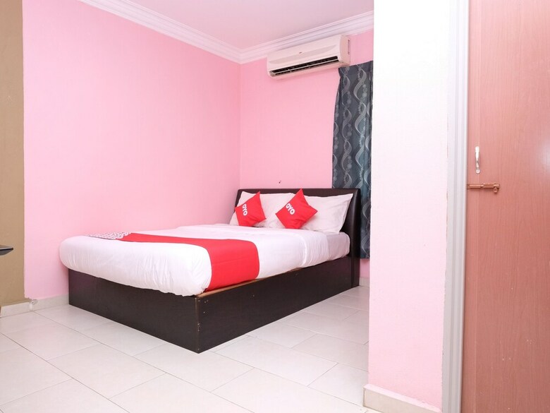 Hotel Oyo 44005 Senangin Resort & Cafe