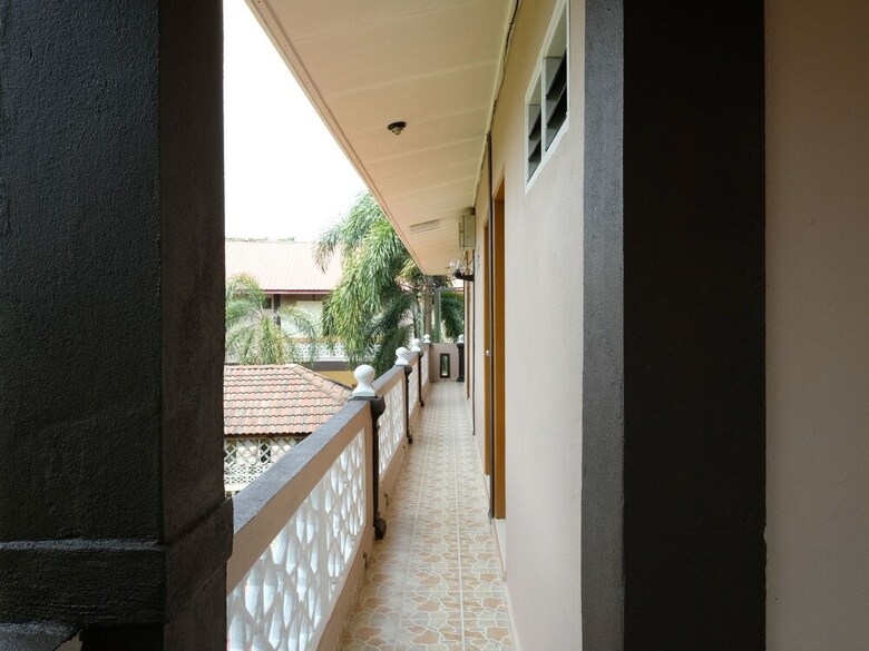 Hotel Oyo 44005 Senangin Resort & Cafe