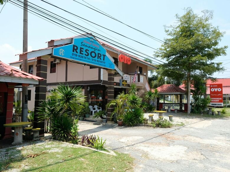 Hotel Oyo 44005 Senangin Resort & Cafe