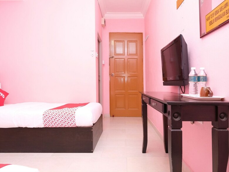 Hotel Oyo 44005 Senangin Resort & Cafe