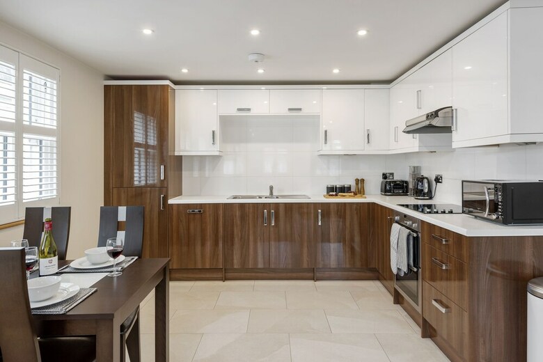 Deluxe Apartment - Central Bath