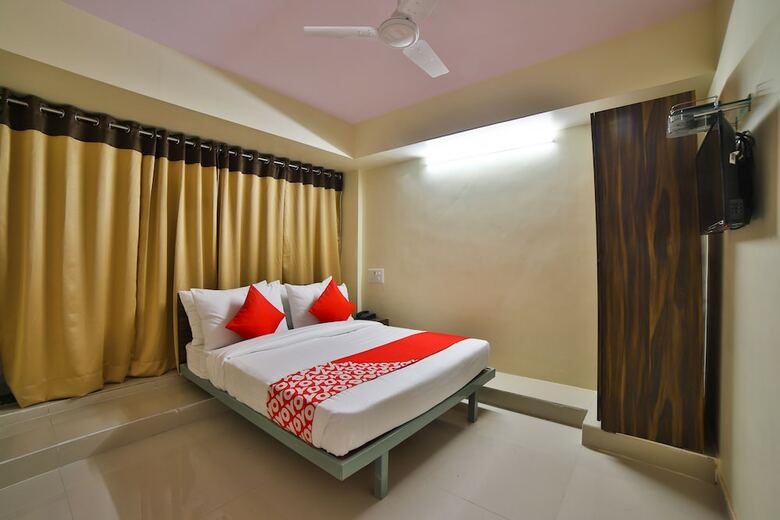 Hotel Oyo Flagship 27974 Madhuram Arcade
