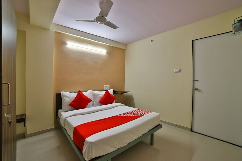 Hotel Oyo Flagship 27974 Madhuram Arcade