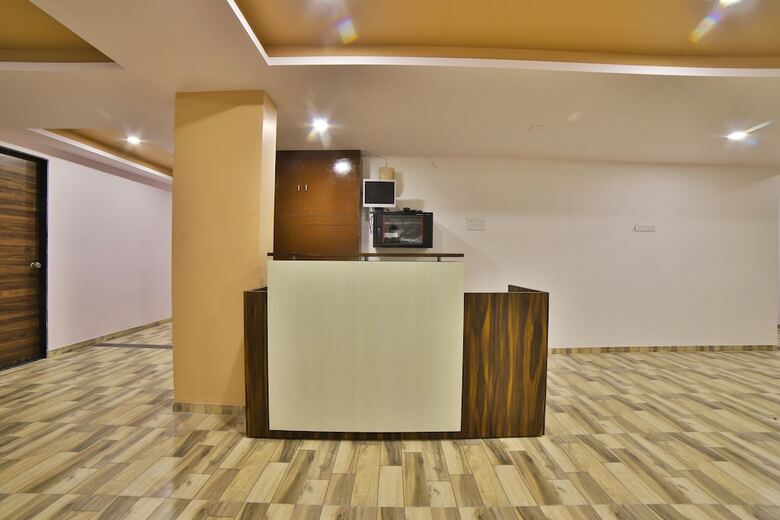 Hotel Oyo Flagship 27974 Madhuram Arcade