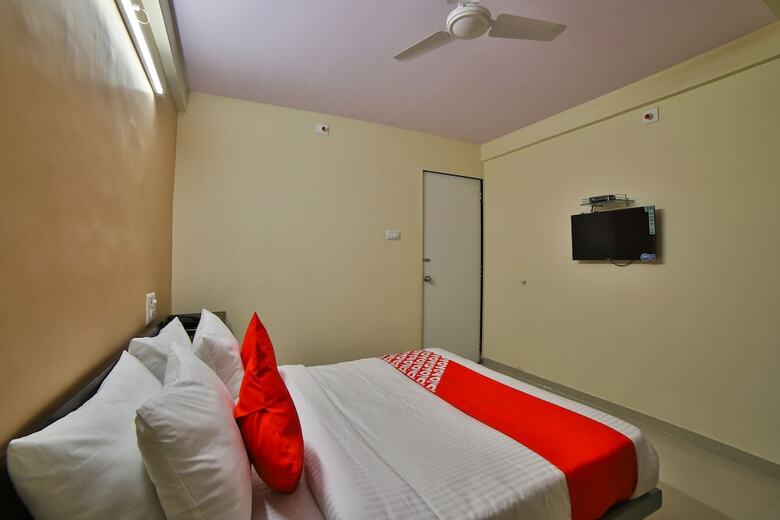 Hotel Oyo Flagship 27974 Madhuram Arcade