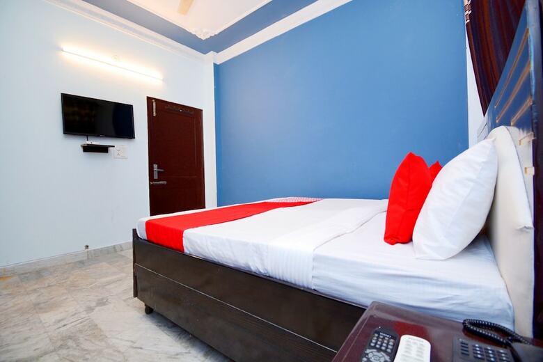 Hotel Oyo 38123 Jb Inn