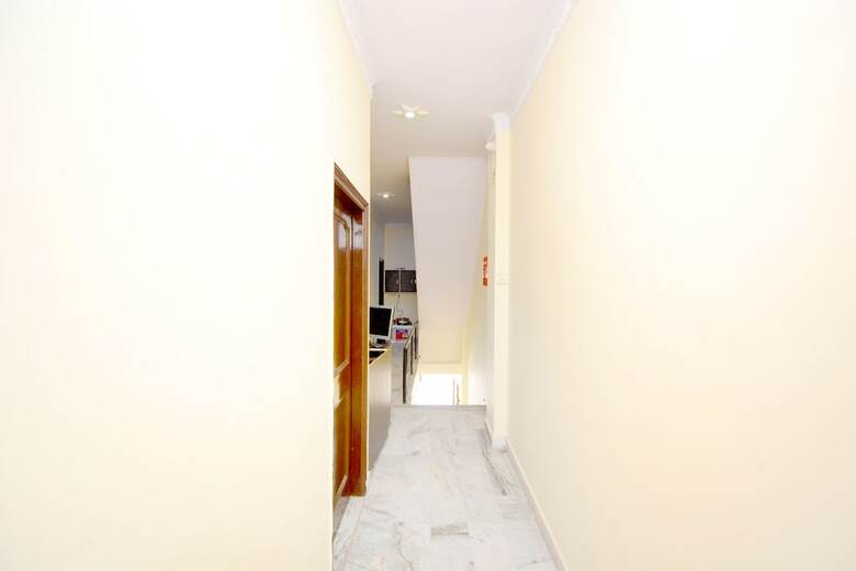 Hotel Oyo 38123 Jb Inn