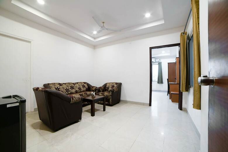Capital O 45597 Hotel Riya Grand