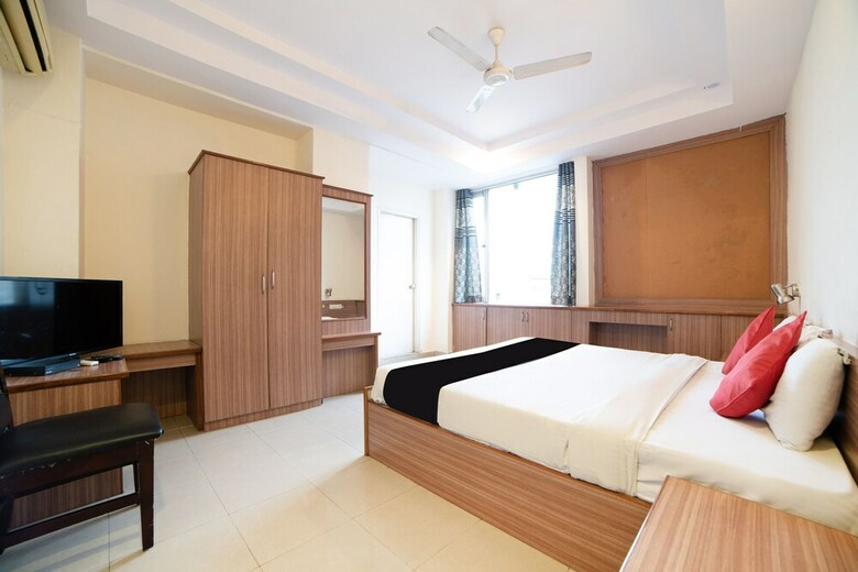 Capital O 45597 Hotel Riya Grand