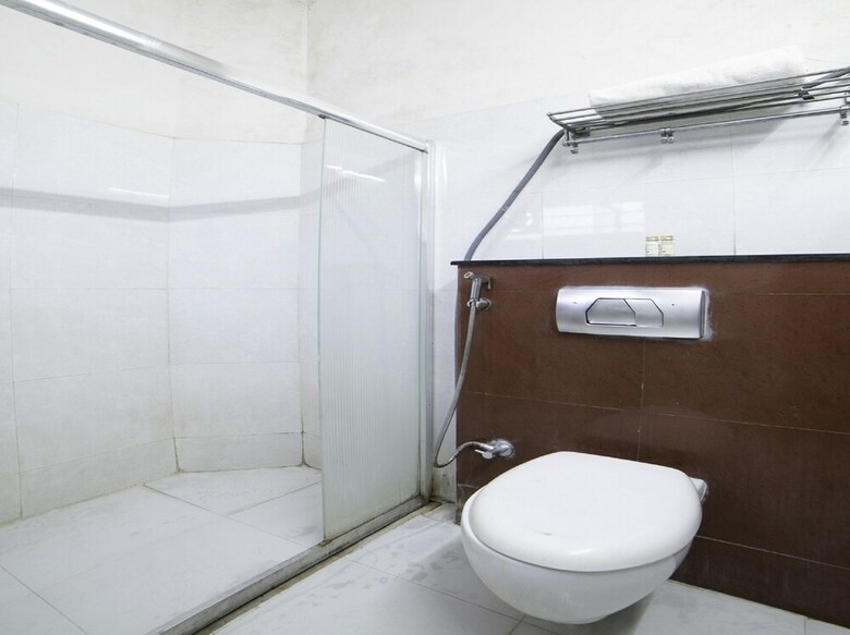 Capital O 45597 Hotel Riya Grand