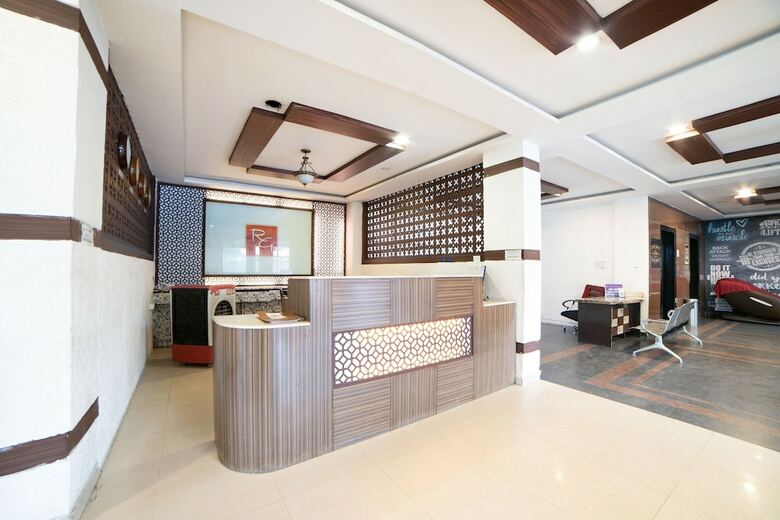 Capital O 45597 Hotel Riya Grand