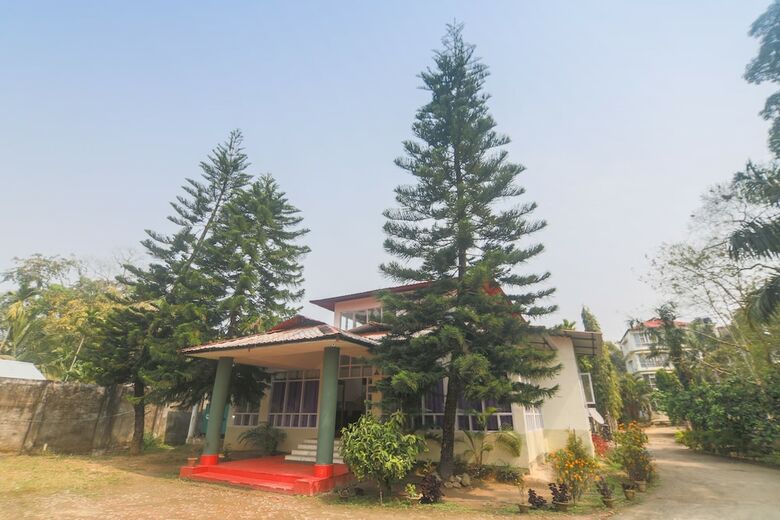 Hotel Oyo 29968 D'courtyard Resort
