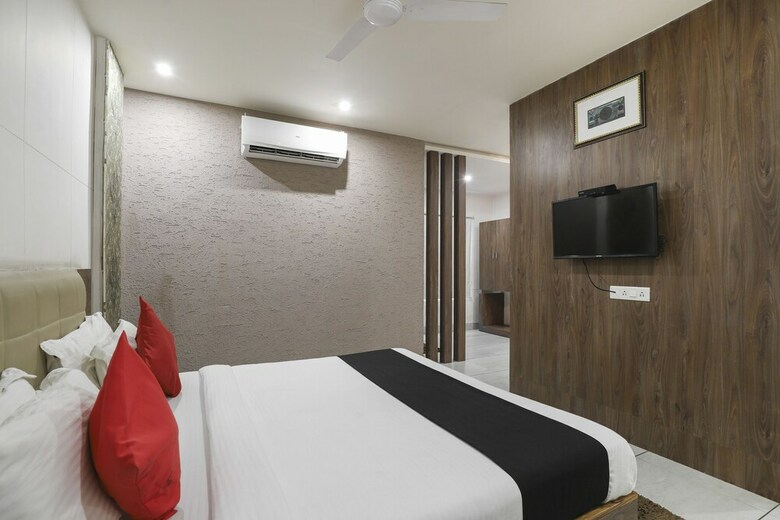 Hotel Capital O 48764 Apple Residency
