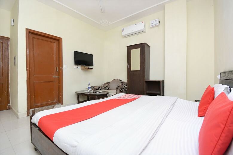 Oyo 4894 Hotel The Diamond Chandigarh
