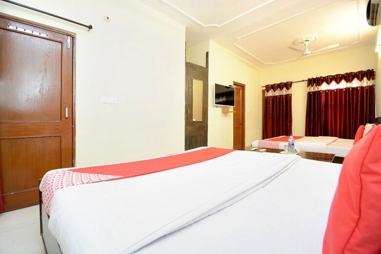 Oyo 4894 Hotel The Diamond Chandigarh