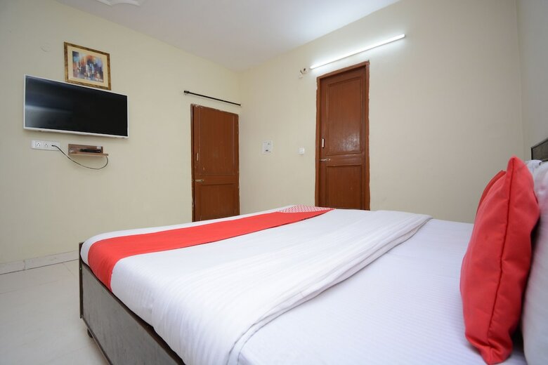 Oyo 4894 Hotel The Diamond Chandigarh