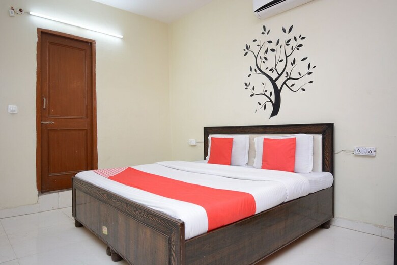 Oyo 4894 Hotel The Diamond Chandigarh