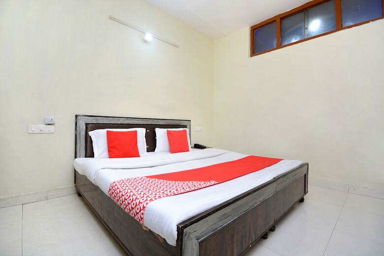 Oyo 4894 Hotel The Diamond Chandigarh