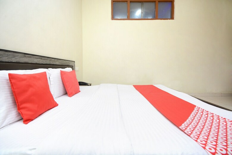 Oyo 4894 Hotel The Diamond Chandigarh