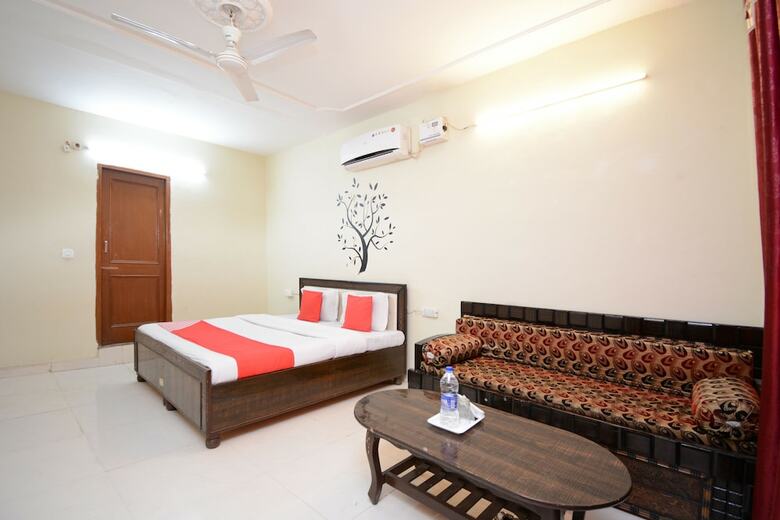 Oyo 4894 Hotel The Diamond Chandigarh