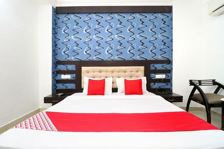 Oyo 8627 Hotel Space