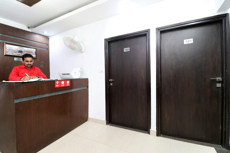 Oyo 8627 Hotel Space