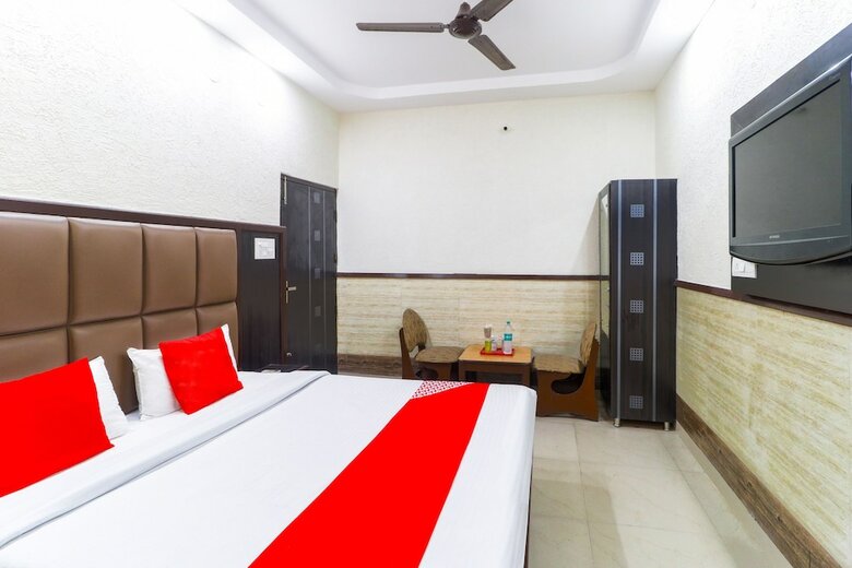 Hotel Oyo 46437 Malik Regency