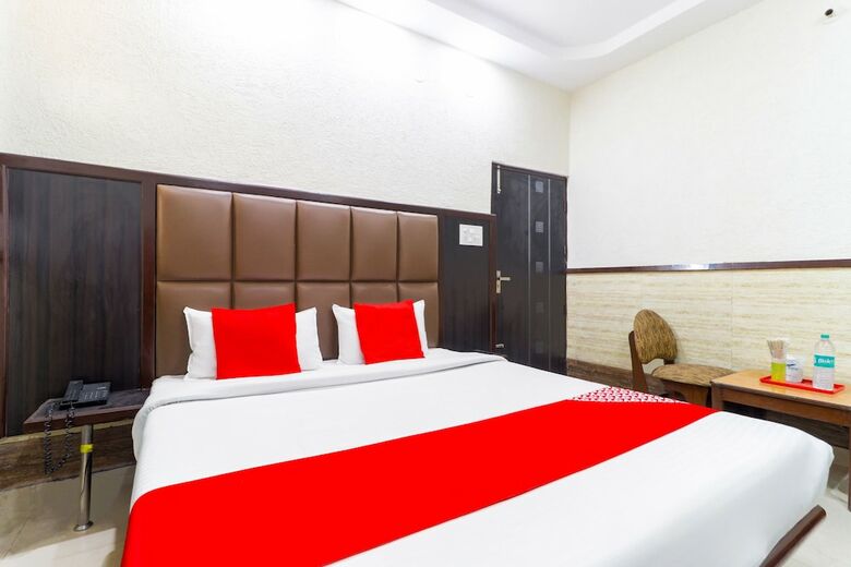 Hotel Oyo 46437 Malik Regency