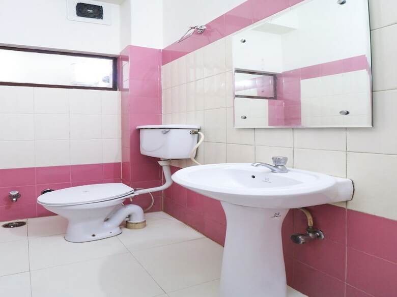Hotel Oyo 46437 Malik Regency