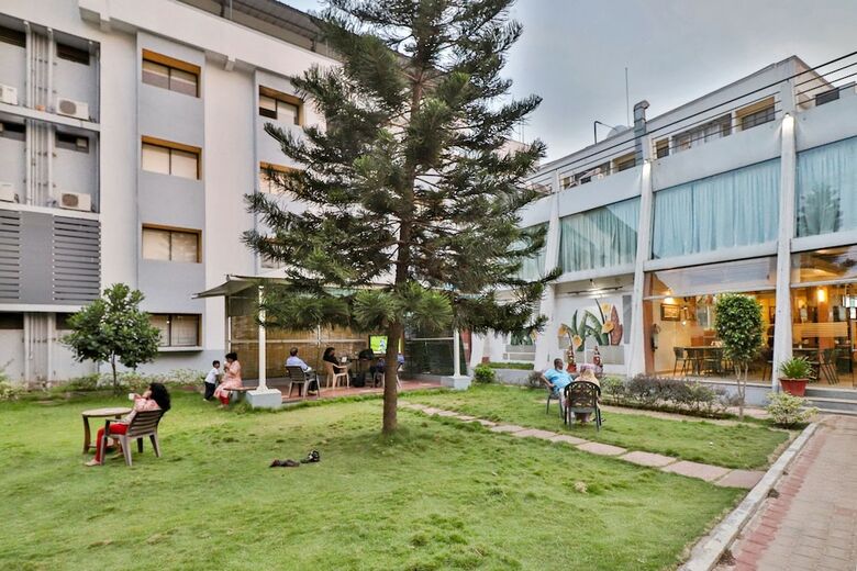 Hotel Spot On 45289 Shanthiniketan Homes