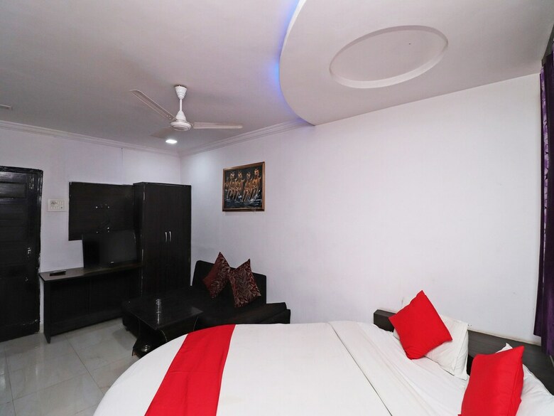 Oyo 43850 Hotel Mn Galaxy
