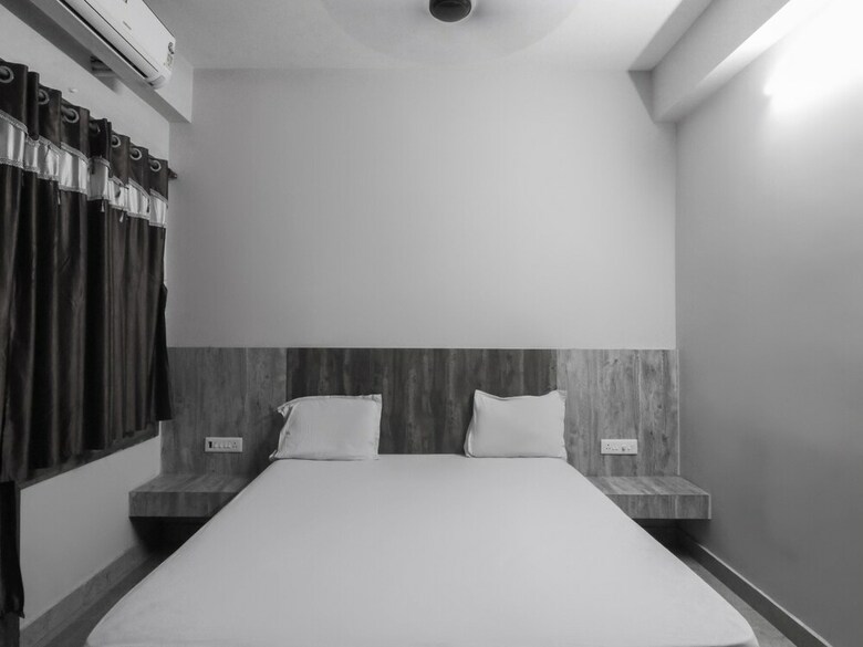 Hotel Spot On 46890 Smile Holiday Inn
