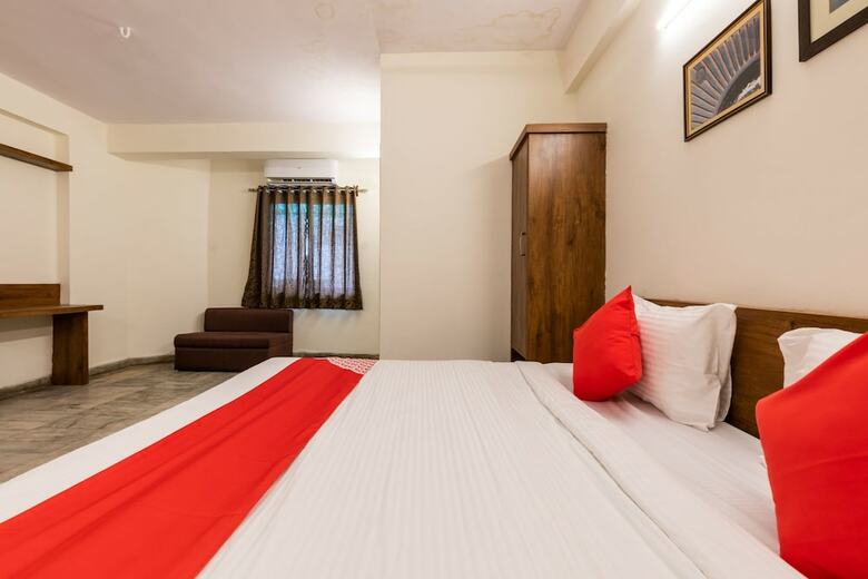 Oyo 28360 Hotel Rajdeep
