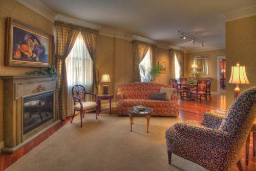 Hotel Charley Creek Inn