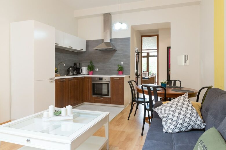 Wonderful Apartment Wrzesinska Street