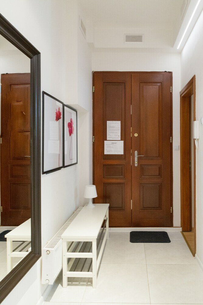 Wonderful Apartment Wrzesinska Street