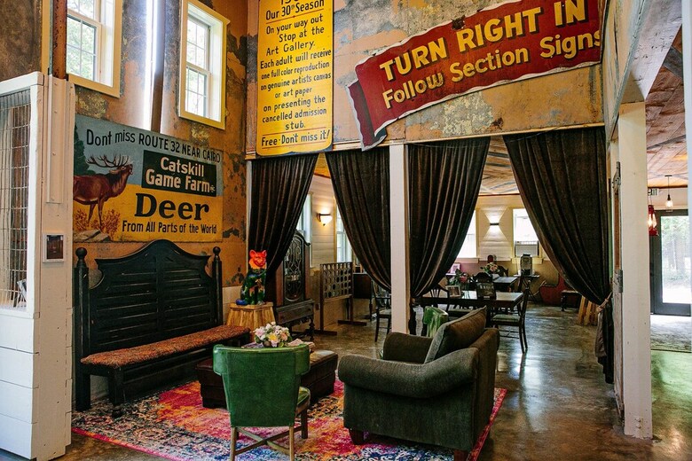 Hotel The Long Neck Inn