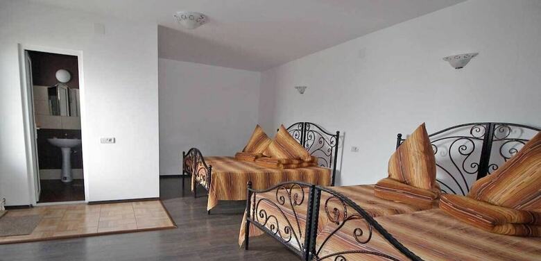 Hostal Aris Meridian Hostel